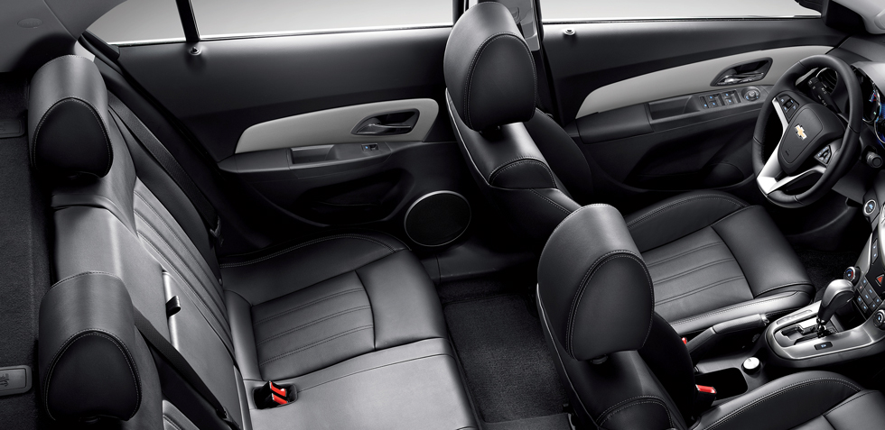 Khoang lái kép của Chevrolet Cruze LTZ 2016 mới có thiết kế bắt mắt và sang trọng bậc nhất.