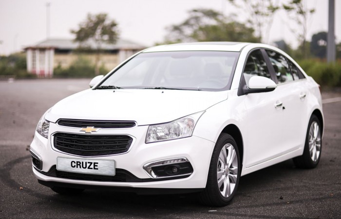 Chevrolet Cruze LTZ phiên bản 2016 lột xác với phong cách thiết kế mới trẻ trung và hiện đại nhưng không kém phần thể thao mạnh mẽ giúp mang lại một diện mạo mới hoàn hảo hơn cho Cruze. 