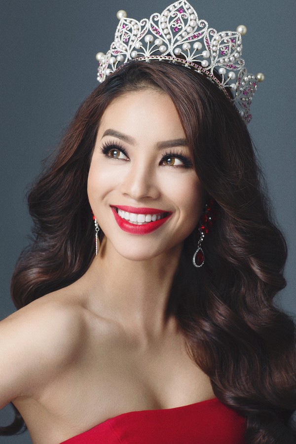 Hoa hậu Hoàn vũ 2015 Phạm Hương là cái tên cực hot đối với truyền thông và công chúng.