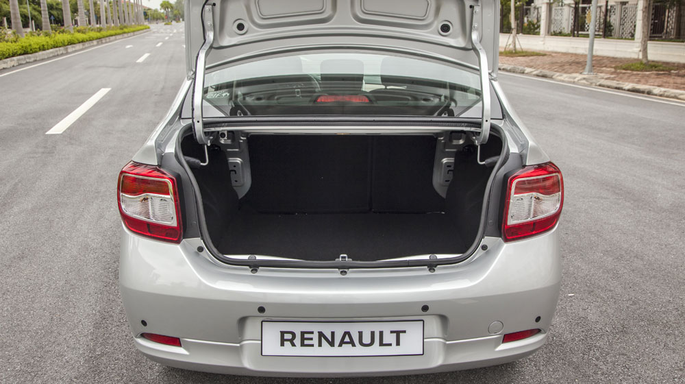 Các khoảng không gian chứa đồ rộng rãi cũng là điểm cộng cho Renault, xe có thể tích khoang hành lý lên đến 510L và có thể tăng lên đáng kể nhờ hàng ghế sau gập lại linh hoạt theo tỷ lệ 70:30 giúp chở các vật cồng kềnh. 