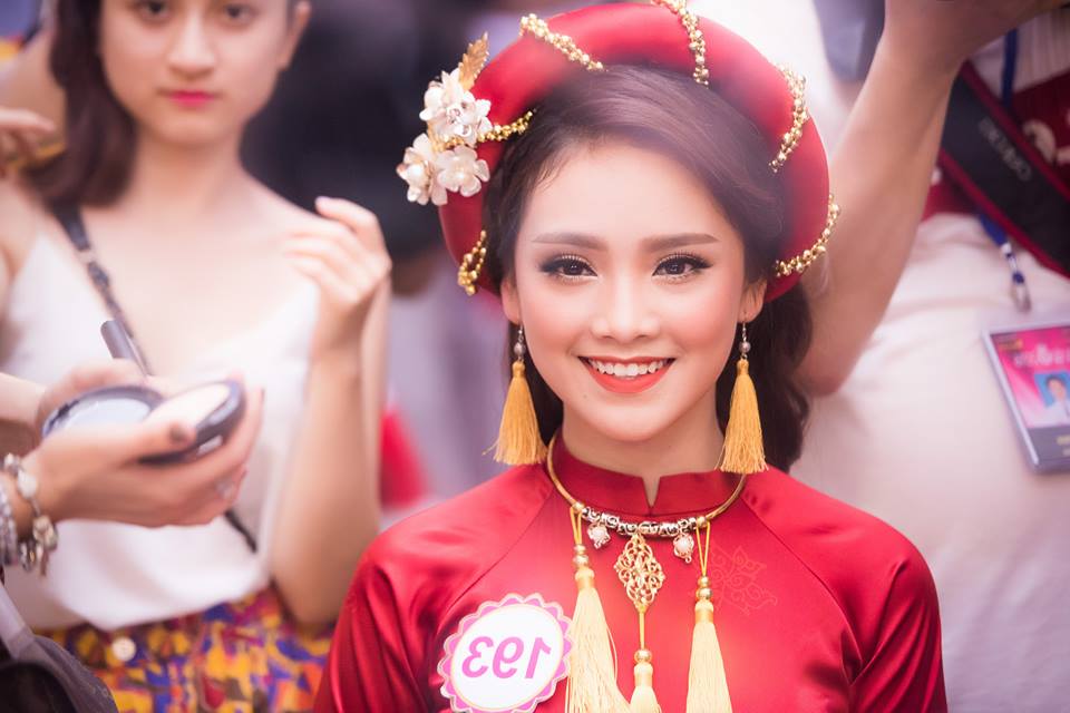 Trên fanpage của Hoa hậu Việt Nam, cô gái Thái Nguyên được khán giả ủng hộ và bình luận tích cực về nhan sắc lẫn học thức.