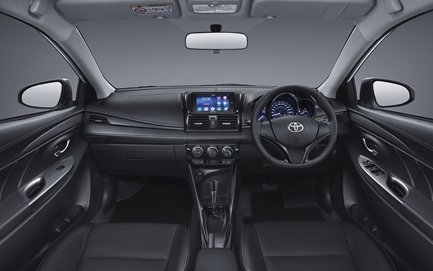 Hàng ghế sau của Toyota Vios được cải tiến đáng kể về kích thước. Kích thướckhoang trước của Vios với thiết kế trần cao hơn và khu vực để chân được mở rộng đem lại cảm giác thoải mái cho người lái.