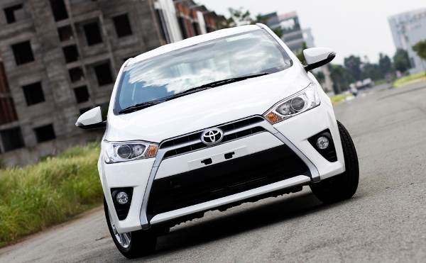 Toyota Yaris có 2 phiên bản là Yaris E và Yaris G. Về ngoại thất 2 mẫu xe không có sự khác biệt.