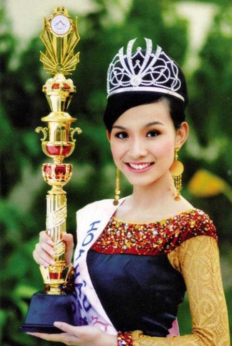 Năm 2008, Thùy Lâm trở thành Hoa hậu Hoàn vũ đầu tiên của Việt Nam.