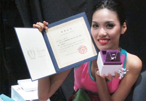 Công cuộc đi thi của Trần Ngọc Lan Khuê chưa dừng lại ở đây, sang năm 2013, cô tham gia cuộc thi người mẫu New Silk Road Model Look tại Philippines và đạt giải á quân 1. Công cuộc đi thi của Trần Ngọc Lan Khuê chưa dừng lại ở đây, sang năm 2013, cô tham gia cuộc thi người mẫu New Silk Road Model Look tại Philippines và đạt giải á quân 1.