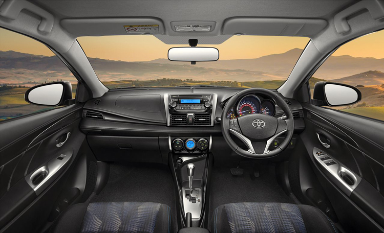 Nội thất của Toyota Vios sang trọng và tiện nghi. Không gian nội thất xe Vios 2016 được trau chuốt tỉ mỉ trong từng đường nét, phối hợp hài hòa màu sắc, lựa chọn chất liệu và trang bị các tính năng tiên tiến. 
