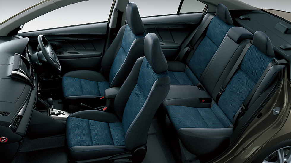 Hàng ghế sau của Toyota Vios được cải tiến đáng kể về kích thước. Kích thướckhoang trước của Vios với thiết kế trần cao hơn và khu vực để chân được mở rộng đem lại cảm giác thoải mái cho người lái.