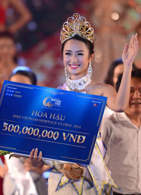 Cuối cùng, Trần Thị Thu Ngân đã xuất sắc đăng quang ngôi vị Hoa hậu.