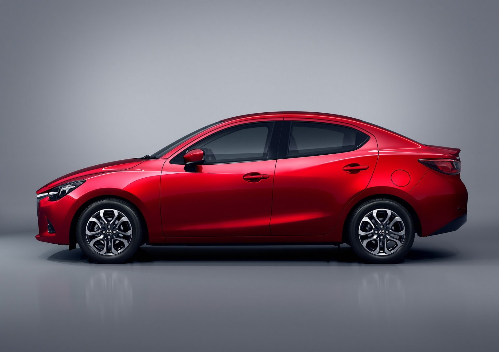 Hiện tại Mazda 2 2016 phiên bản sedan đang được giảm giá đến 41 triệu đồng (chỉ còn 549 triệu).