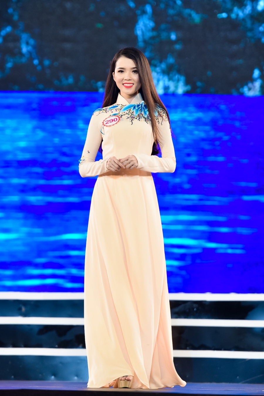 Thúy Vi là một trong ba thí sinh miền Nam dự vòng chung khảo phía Bắc của Hoa hậu Việt Nam 2016 và được vào chung kết. 