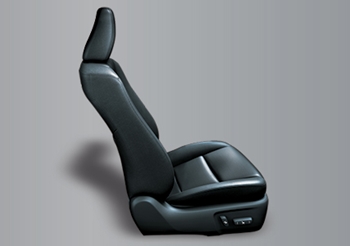 Ghế lái điều chỉnh điện 10 hướng, ghế hành khách phía trước điều chỉnh điện 8 hướng giúp người sử dụng dễ dàng điều chỉnh ghế sao cho thoải mái nhất.