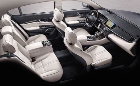 Kia K900 2016 bản trang bị Tiêu chuẩn sử dụng động cơ V6, dung tích 3,8 lít.