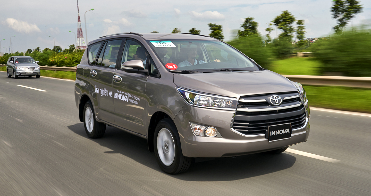 Mẫu xe gia đình 7 chỗ Toyota Innova 2016 bán tại thị trường Việt Nam với 3 phiên bản, giá thấp nhất là 793 triệu đồng.