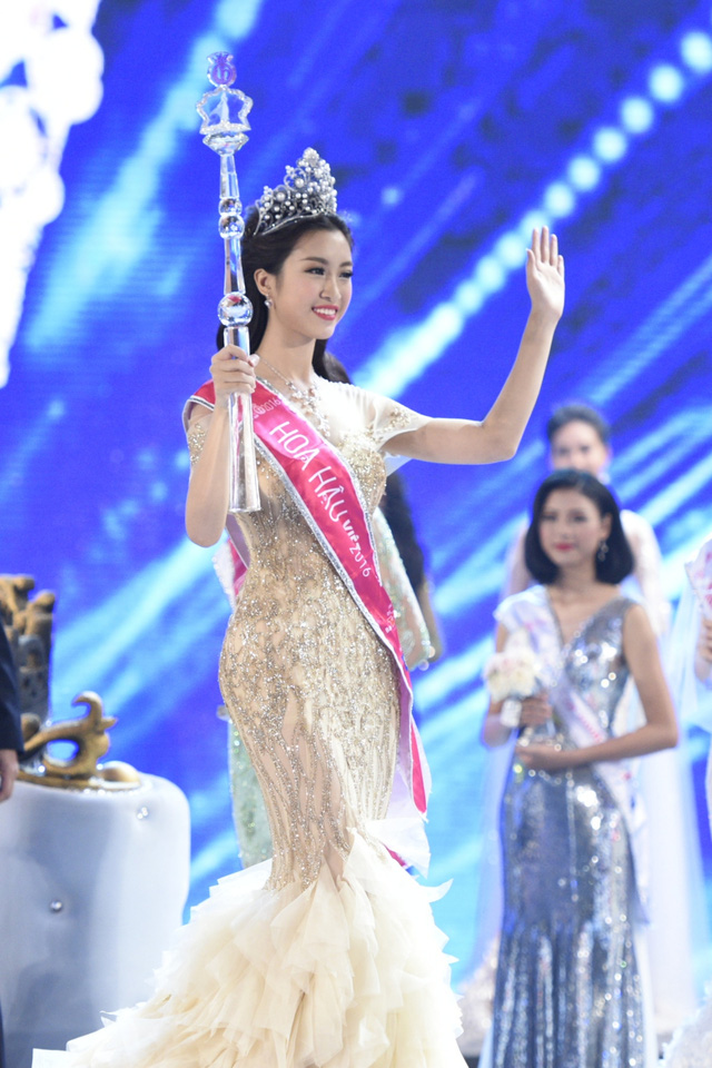 Đỗ Mỹ Linh (SBD 145), sinh năm 1996 tại Hà Nội (quê gốc Hải Phòng) đã xuất sắc đăng quang Hoa hậu Việt Nam 2016.