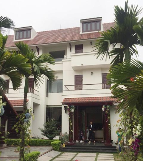 Hiện tại, chị gái Trà My và anh rể của cô đang sống ở căn biệt thự khá sang trọng thuộc ''khu phố người giàu'' trên địa bàn thành phố Hải Dương.
