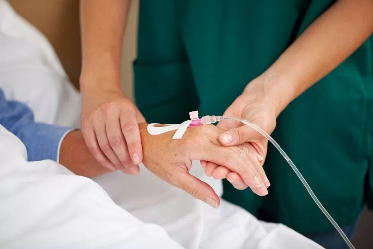 Những người tuyệt đối không tự ý truyền dịch kẻo có ngày ‘mất mạng’ Những người tuyệt đối không tự ý truyền dịch kẻo có ngày ‘mất mạng’