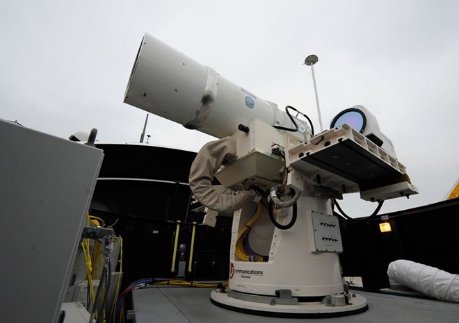 ''Súng'' laser trang bị trên tàu chiến của Mỹ