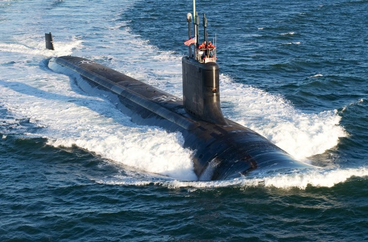 Tàu ngầm hạt nhân lớp Virginia lượng giãn nước đầy tải 7.800 tấn.
