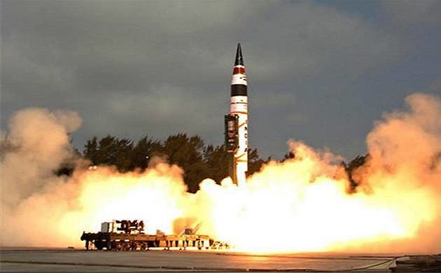  Tên lửa Agni II Ấn Độ khai hỏa. Ảnh: ANTĐ