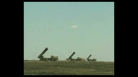 Tổ hợp pháo phản lực BM-30 khai hỏa. Ảnh: ANTĐ