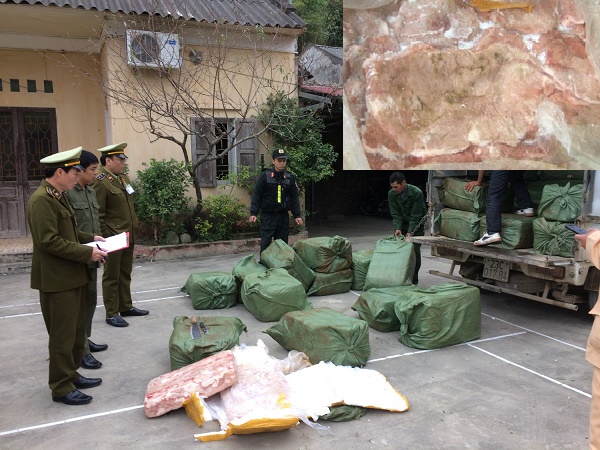 Hơn 2 tấn nầm lợn đã bốc mùi hôi thối bị lực lượng quản lý thị trường Lạng Sơn thu giữ