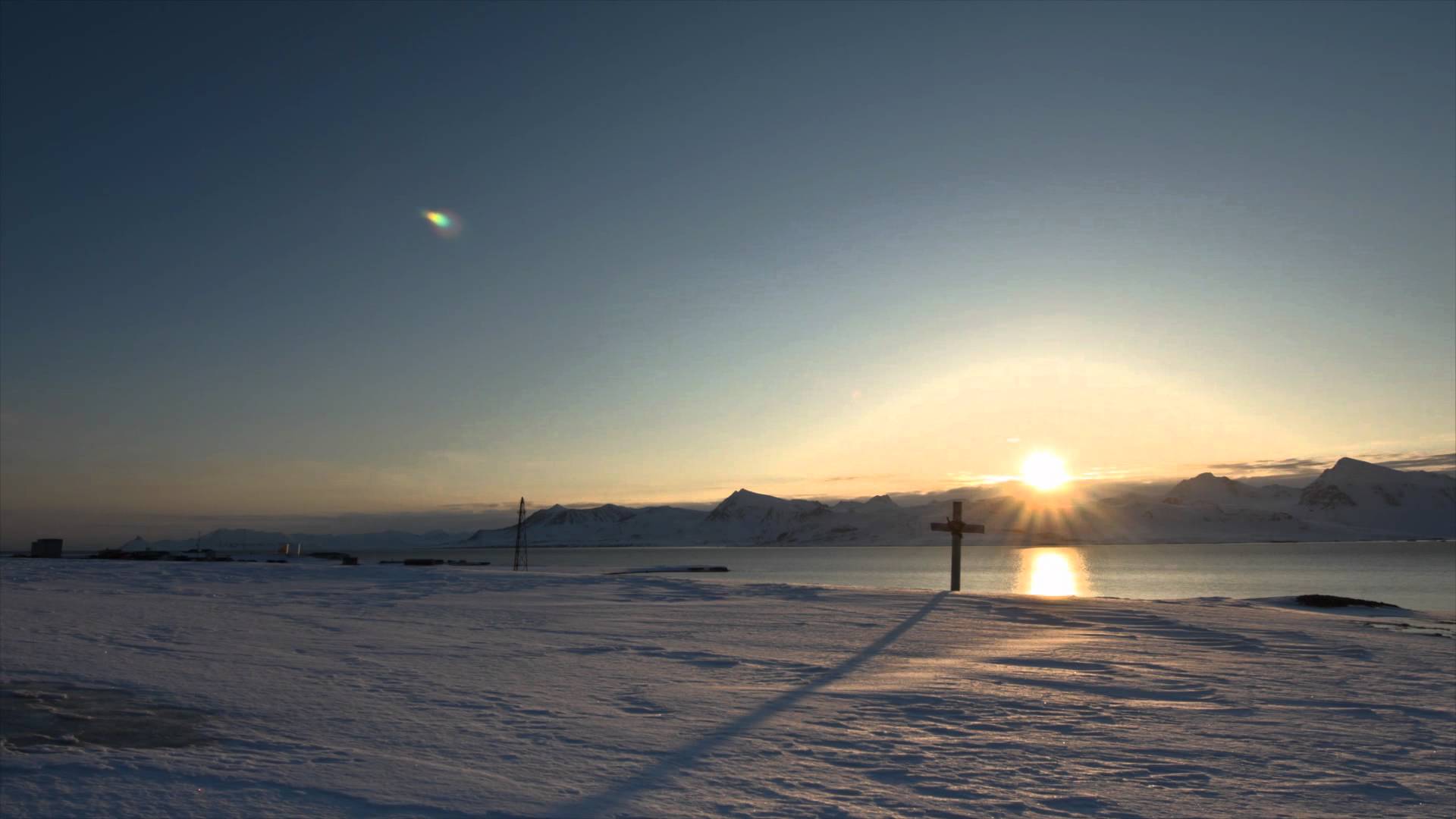 Các vùng đất thuộc Hoa Kỳ, Canada, Đan Mạch (vùng Greenland), Na Uy, Thụy Điển, Phần Lan, Nga, rìa phía bắc của Iceland là những nơi có thể quan sát được mặt trời lúc nửa đêm.
