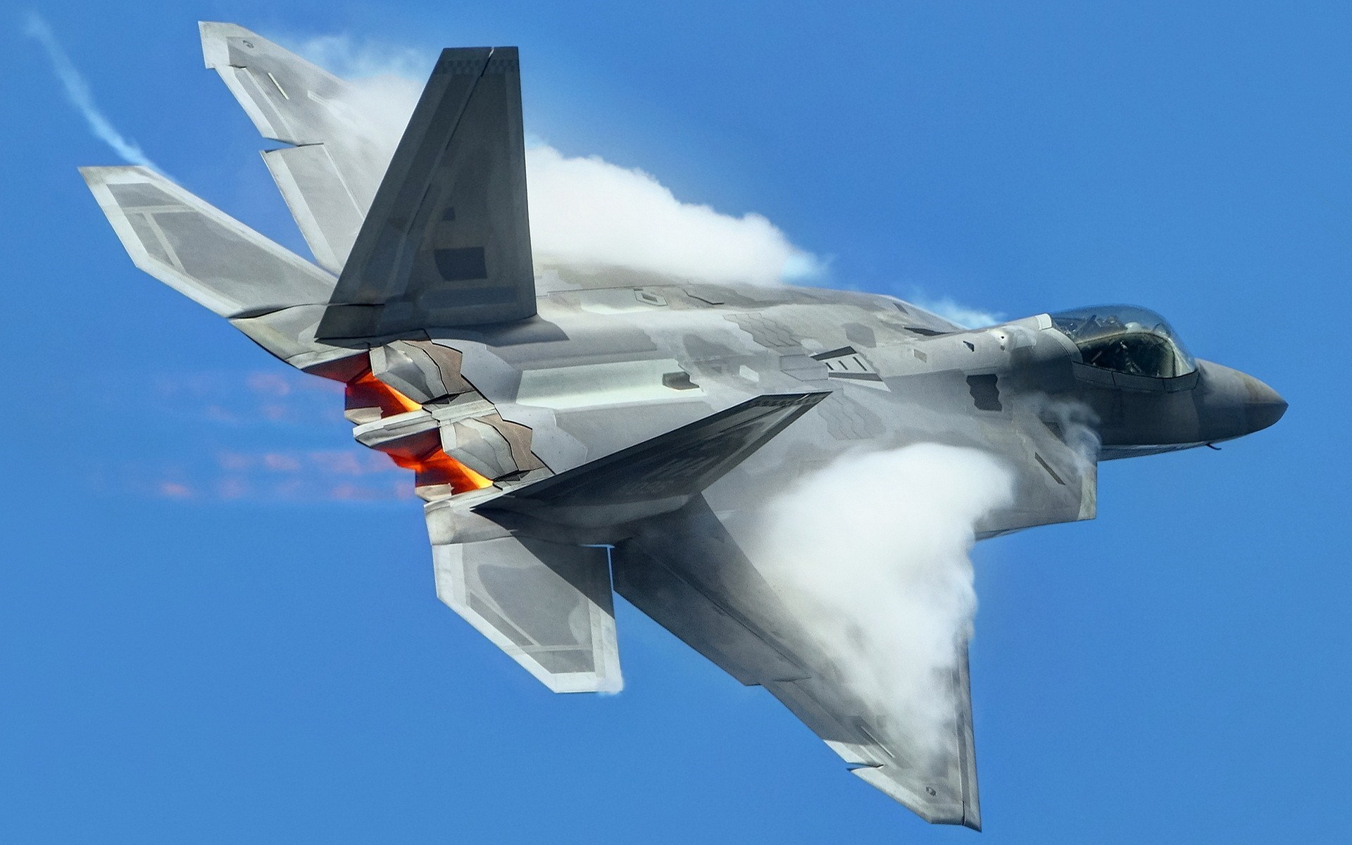 F-22 được thiết kế nhằm thực hiện các nhiệm vụ tấn công mặt đất, chiến tranh điện tử và trinh sát tín hiệu.