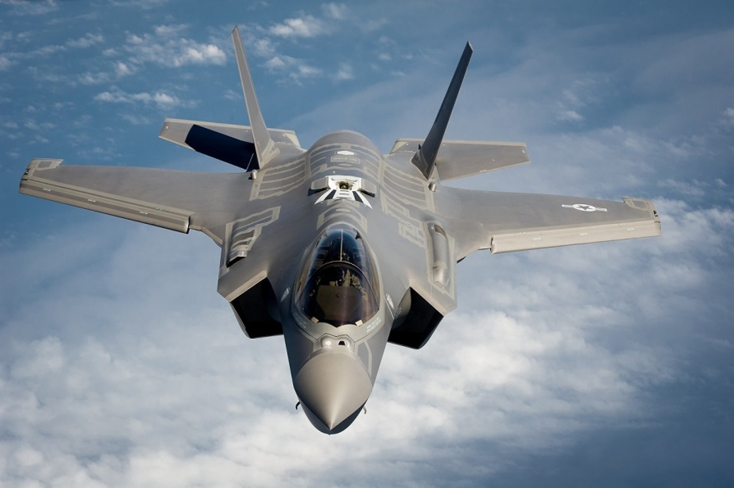 Giới chuyên gia còn cho rằng máy bay F-35 là thế hệ tiêm kích chiến đấu kém hiệu quả nhất của Mỹ