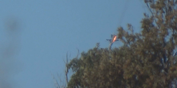Hình ảnh Su-24 bốc cháy lao xuống vùng rừng núi