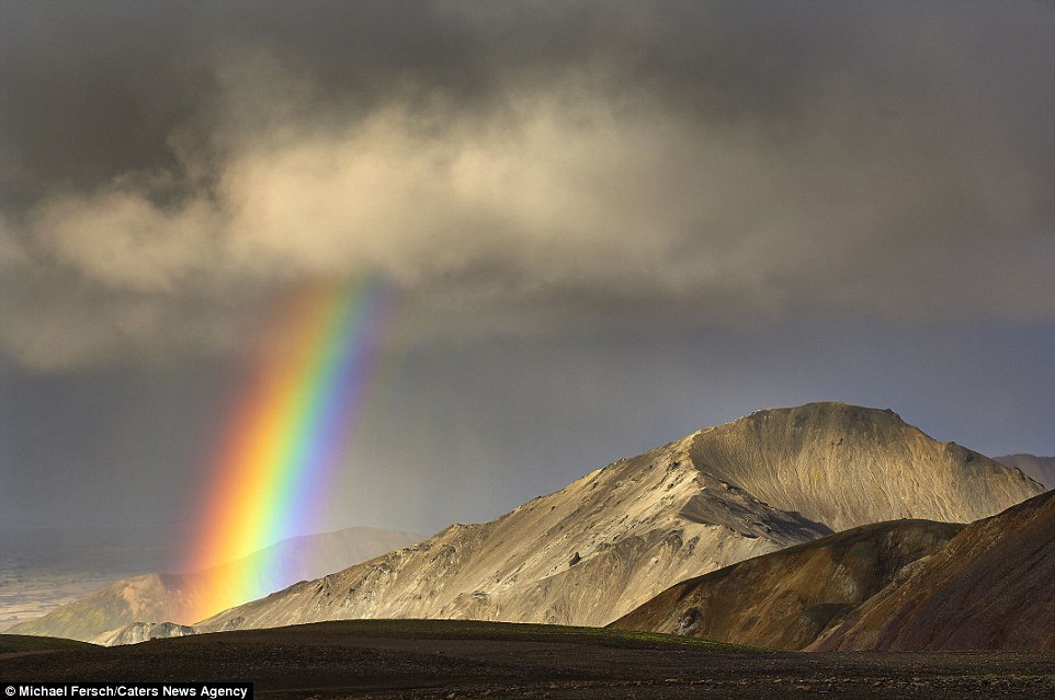 Vẻ đẹp của Iceland hiện lên hoang sơ, môc mạc đẹp kỳ bí như chưa từng có sự xuất hiện của con người 