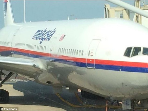 Chiếc máy bay MH17 của hãng hàng không Malaysia Airlines đã đi nhưng không về tới đích. Toàn bộ hành khách và phi hành đoàn đã thiệt mạng khi máy bay này bị bắn hạ trên lãnh thổ Ukraine. Hiện các nước liên quan và Liên Hợp quốc đang vào cuộc, điều tra làm rõ.
