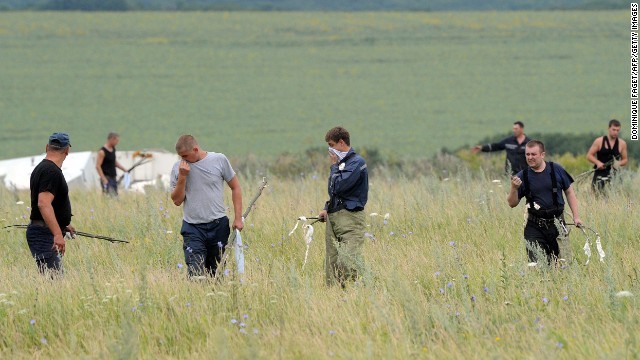 Mùi cháy và mùi xác người bị cháy trong vụ máy bay MH17 rơi tại Ukraine được cho là có người chết trước đó.