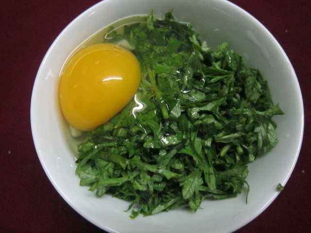 Ngải cứu rán trứng là một món ăn được nhiều người ưa thích