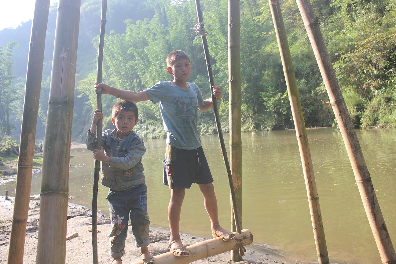 Sapa: Đẹp từ ánh mắt trẻ thơ