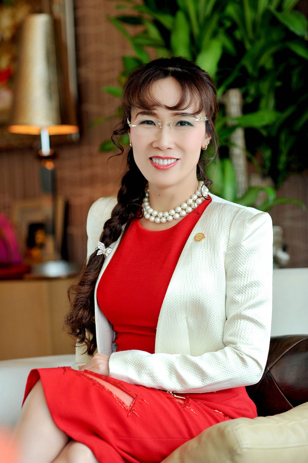 Sau khi quay về Việt Nam, bà góp vốn thành lập Ngân hàng Techcombank và sau đó là VIB - 2 trong số những ngân hàng tư nhân đầu tiên ở Việt Nam. 