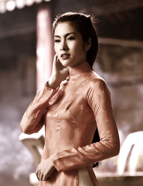 Tăng Thanh Hà - Người mẫu, diễn viên nổi tiếng cũng được xếp vào top những người đẹp mặc áo dài đẹp nhất làng giải trí