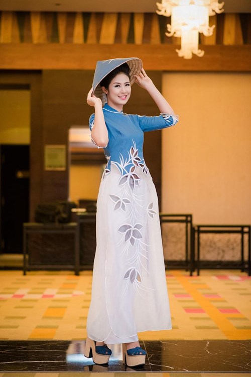 Ngọc Hân đăng quang Hoa hậu Việt Nam 2010