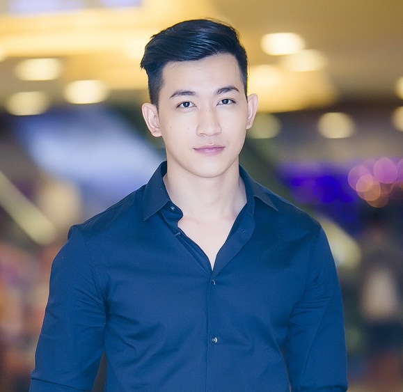 Võ Cảnh tên thật là Võ Ngọc Cảnh quê ở Bình Định thuộc miền Trung, là người mẫu chuyên nghiệp đang nổi của ông bầu Vũ Khắc Tiệp