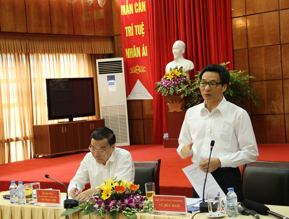 Phó Thủ tướng Vũ Đức Đam và Bộ trưởng Bộ KH&CN Chu Ngọc Anh trong lần làm việc tại Tổng cục Tiêu chuẩn Đo lường Chất lượng. Ảnh: N. N