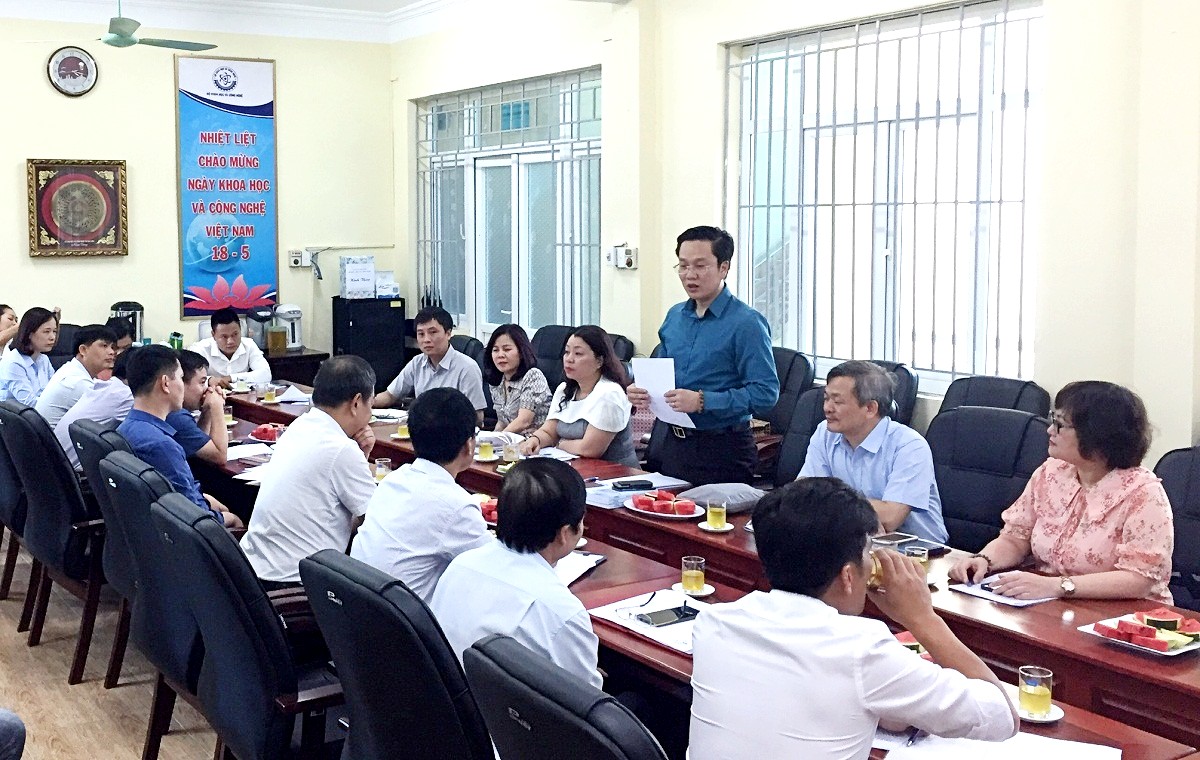 Phó Tổng cục trưởng phụ trách Tổng cục TCĐLCL Hà Minh Hiệp phát biểu tại buổi làm việc với Sở KHCN và Chi cục TCĐLCL Điện Biên
