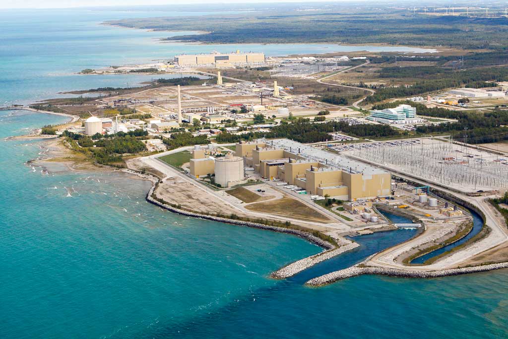 Nhà máy điện hạt nhân Bruce: Nhà máy điện hạt nhân Bruce, Ontairo, Canada, là nhà máy điện hạt nhân lớn thứ hai thế giới, với công suất là 6234MW. Nhà máy bao gồm 8 lò phản ứng nước nặng (PHWR) có công suất từ 786MW đến 891MW.
