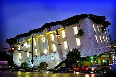 Ngôi nhà nằm ở thành phố Orlando, bang Florida, Mỹ khi lên đèn cũng đẹp không kém các khách sạn cao cấp Ngôi nhà nằm ở thành phố Orlando, bang Florida, Mỹ khi lên đèn cũng đẹp không kém các khách sạn cao cấp