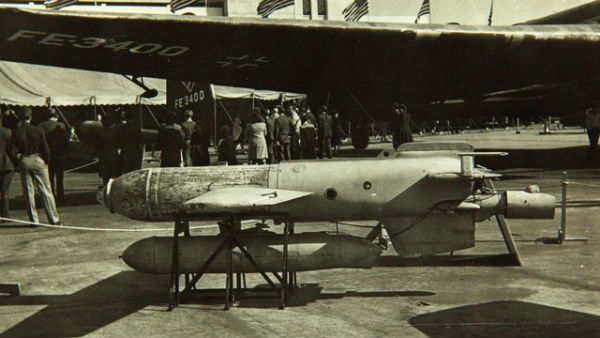 Henschel Hs 293 là tên lửa hành trình chống tàu của Đức Quốc xã trong Chiến tranh thế giới II. Đây là loại tên lửa trượt được điều khiển bằng sóng vô tuyến và có bộ động cơ gắn ở bên dưới.