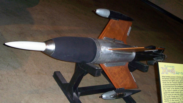 Ruhrstahl X-4 là một tên lửa hành trình không đối không do Đức chế tạo trong Chiến tranh thế giới II . Dù chưa bao giờ được đưa vào sử dụng nhưng tên lửa này là nền tảng để Đức chế tạo các tên lửa chống tăng và là mẫu tên lửa gốc cho các tên lửa sau Chiến tranh thế giới II bao gồm tên lửa Malkara.
