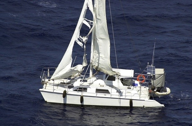 Kaz II, còn được biết đến với cái tên ‘du thuyền ma’, trôi nổi ngoài khơi bờ biển phía Bắc Australia vào 18/4/2007. Kaz II rời bờ biển Airlie trước đó 3 ngày. Sự biến mất của ba thủy thủ được miêu tả là kỳ lạ.