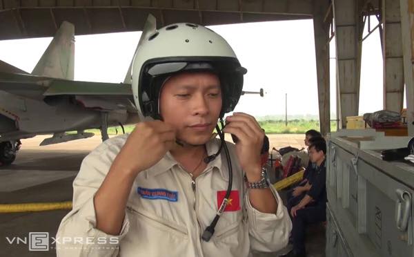 Thượng tá Trần Quang Khải là phi công dày dạn kinh nghiệm bay, có khả năng xử lý các tình huống phức tạp. Ảnh báo Nghệ An