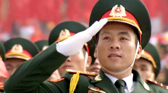 Niềm tự hào ánh lên trong mắt mỗi người chiến sĩ Việt Nam
