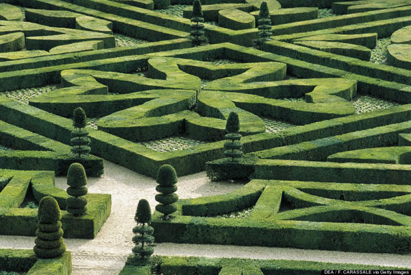 Mê cung ở Villandry (Pháp) được xây dựng với hàng rào thấp, thích hợp để tham quan hơn là khám phá.