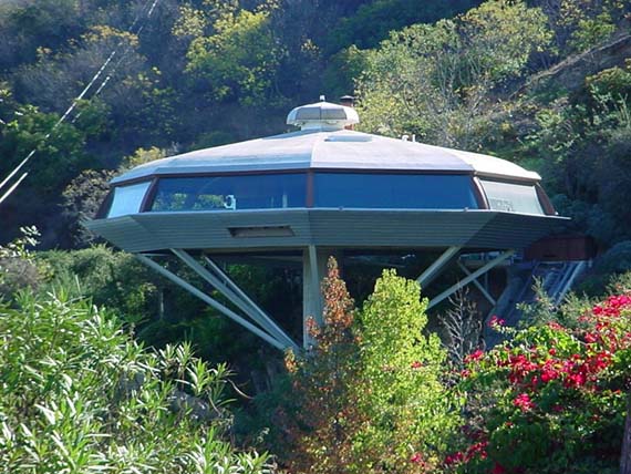 Chemosphere trong phim Body Double là căn nhà bát giác hiện đại lơ lửng như một chiếc đĩa bay giữa thung lũng San Fernando