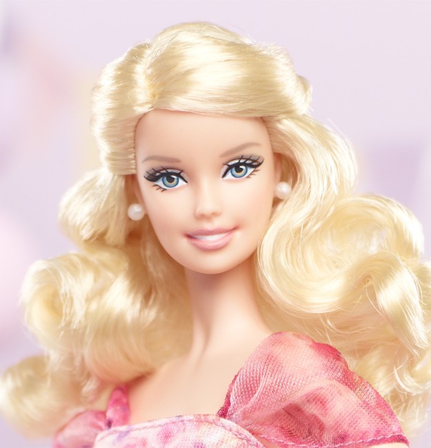 Trong cuốn sách ‘Búp bê khiêu dâm: Một lịch sử’, tác giả Anthony Ferguson đã gọi búp bê Bild Lilli là ‘một bức tranh biếm họa khiêu dâm’. Đáng ngạc nhiên hơn, búp bê Bild Lilli cũng là nguồn cảm hứng cho búp bê Barbie.